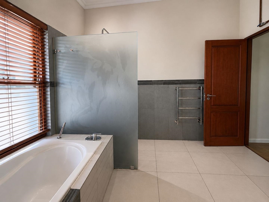 To Let 4 Bedroom Property for Rent in Klein Zevenwacht Western Cape